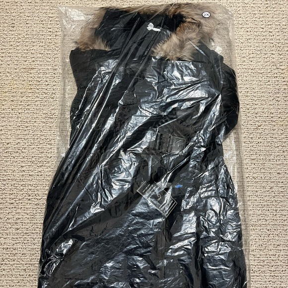 Brand new Nic and Fion coat, rated to -35C, real fir trim. Retails for $699 - Picture 2 of 6